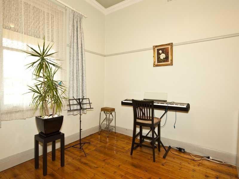 315 Armstrong Street North SOLDIERS HILL 7