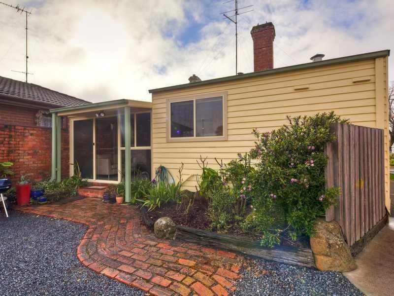 315 Armstrong Street North SOLDIERS HILL 8