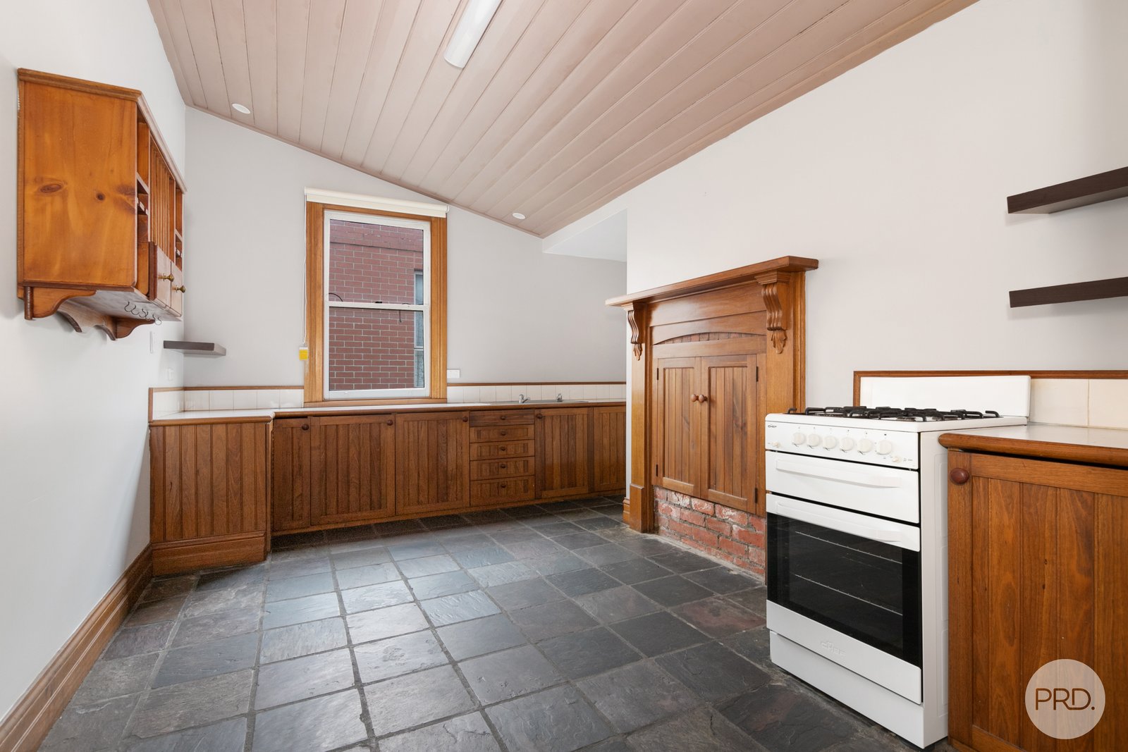 315 Armstrong Street North SOLDIERS HILL 2