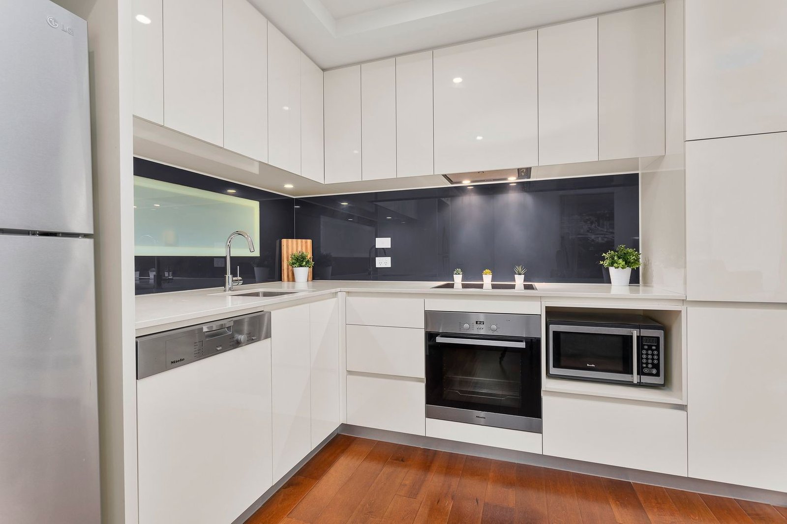 Gallery: 315/101 Bay Street
