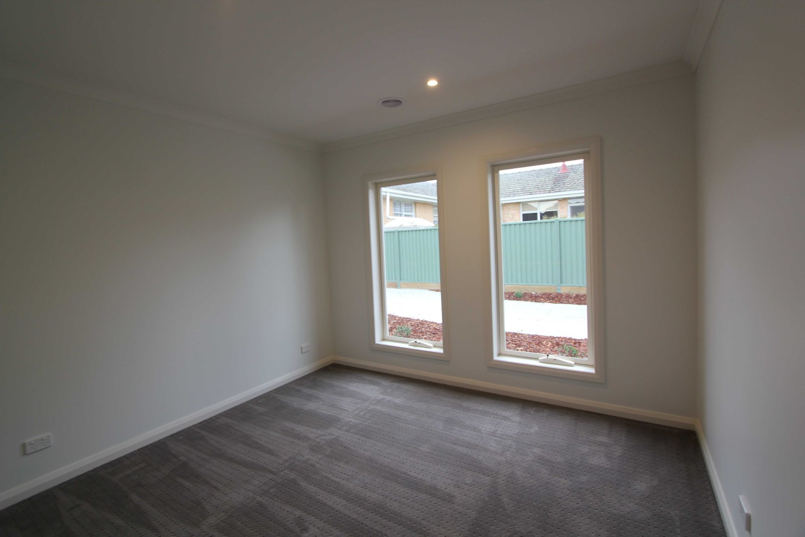 3/16 Alexander Avenue LAKE WENDOUREE 5