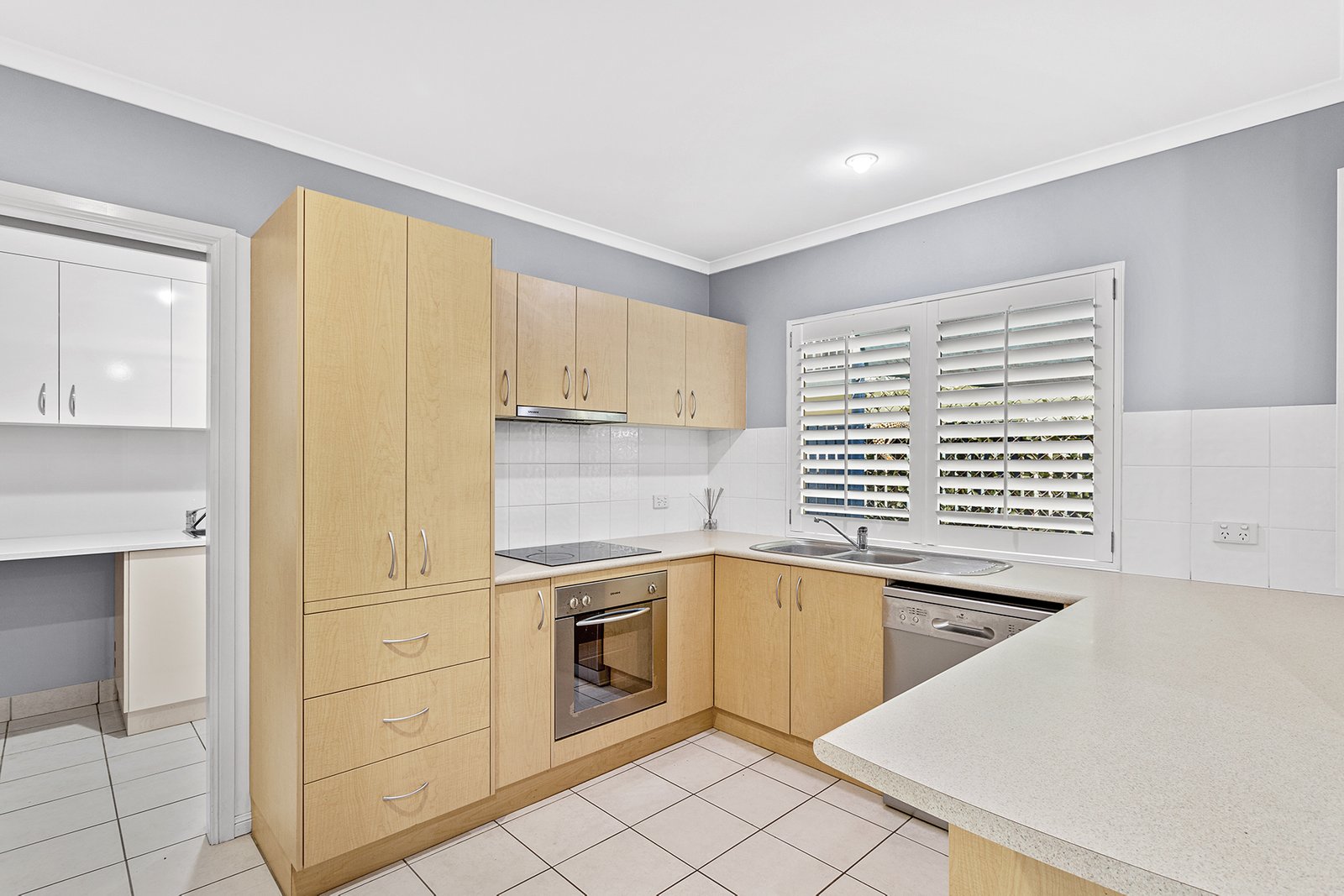 3/16 Beach Road CANNONVALE 3