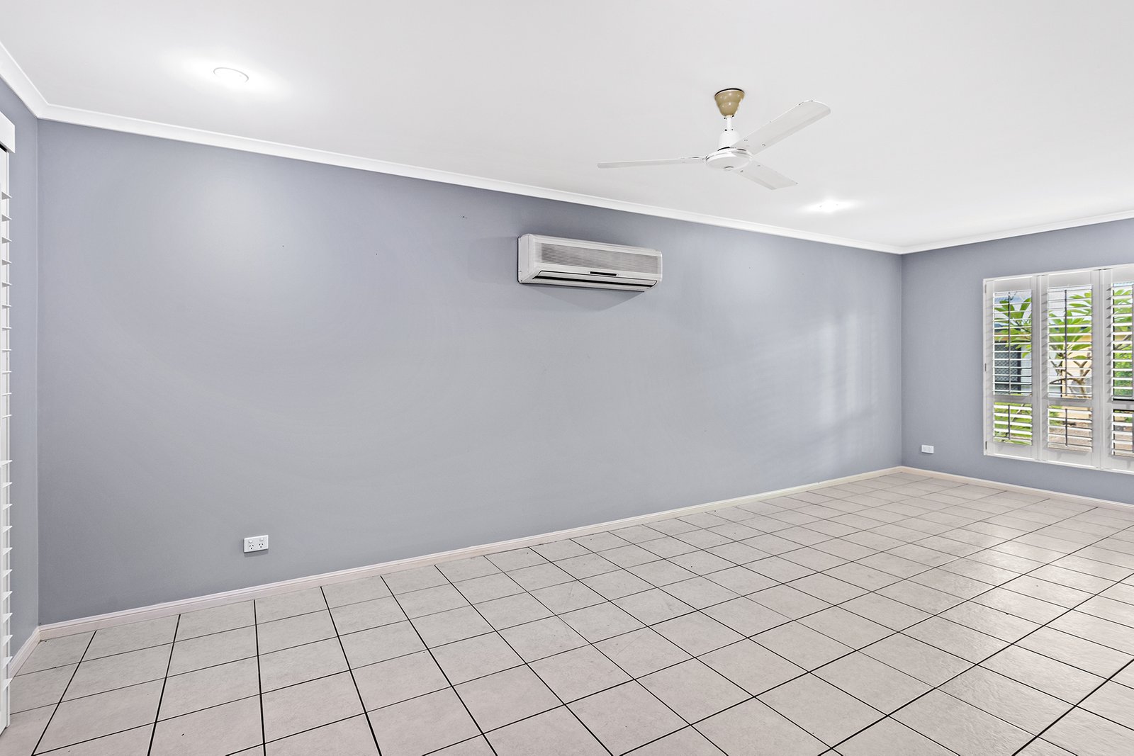 3/16 Beach Road CANNONVALE 5