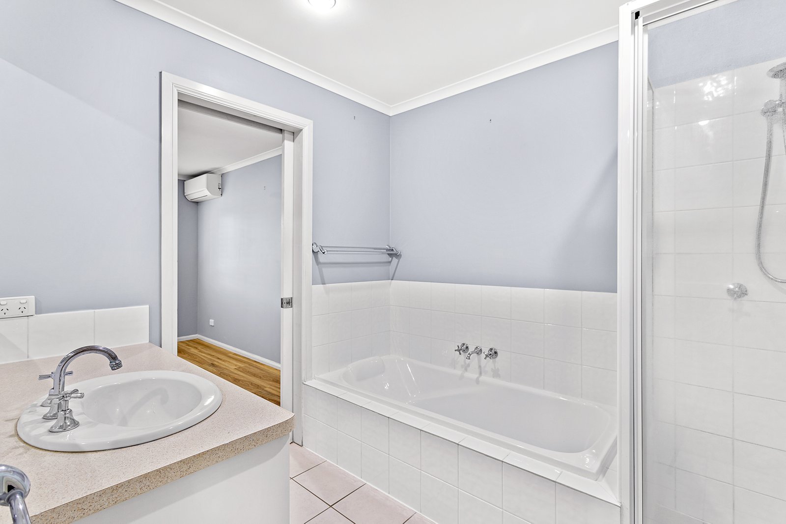 3/16 Beach Road CANNONVALE 10