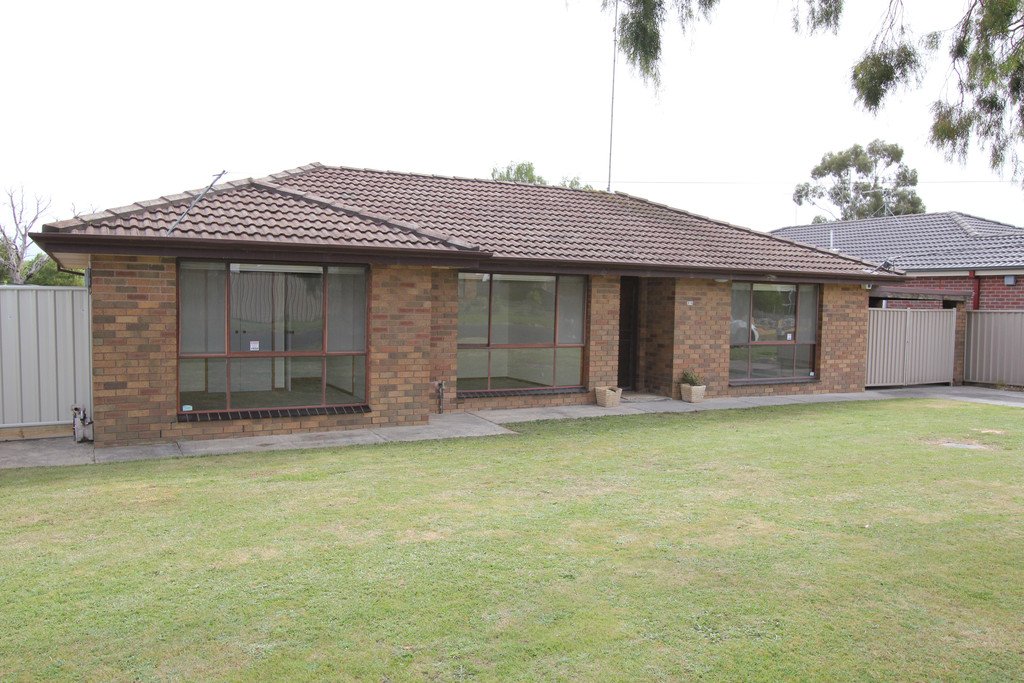 316 Kinnersley Avenue CANADIAN 1