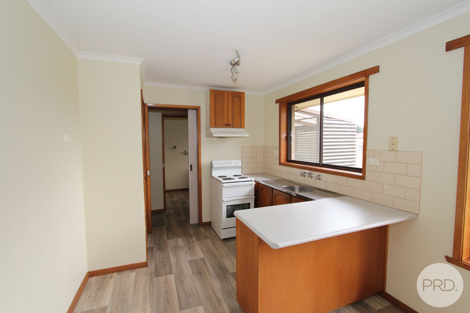 316 Kinnersley Avenue CANADIAN 6