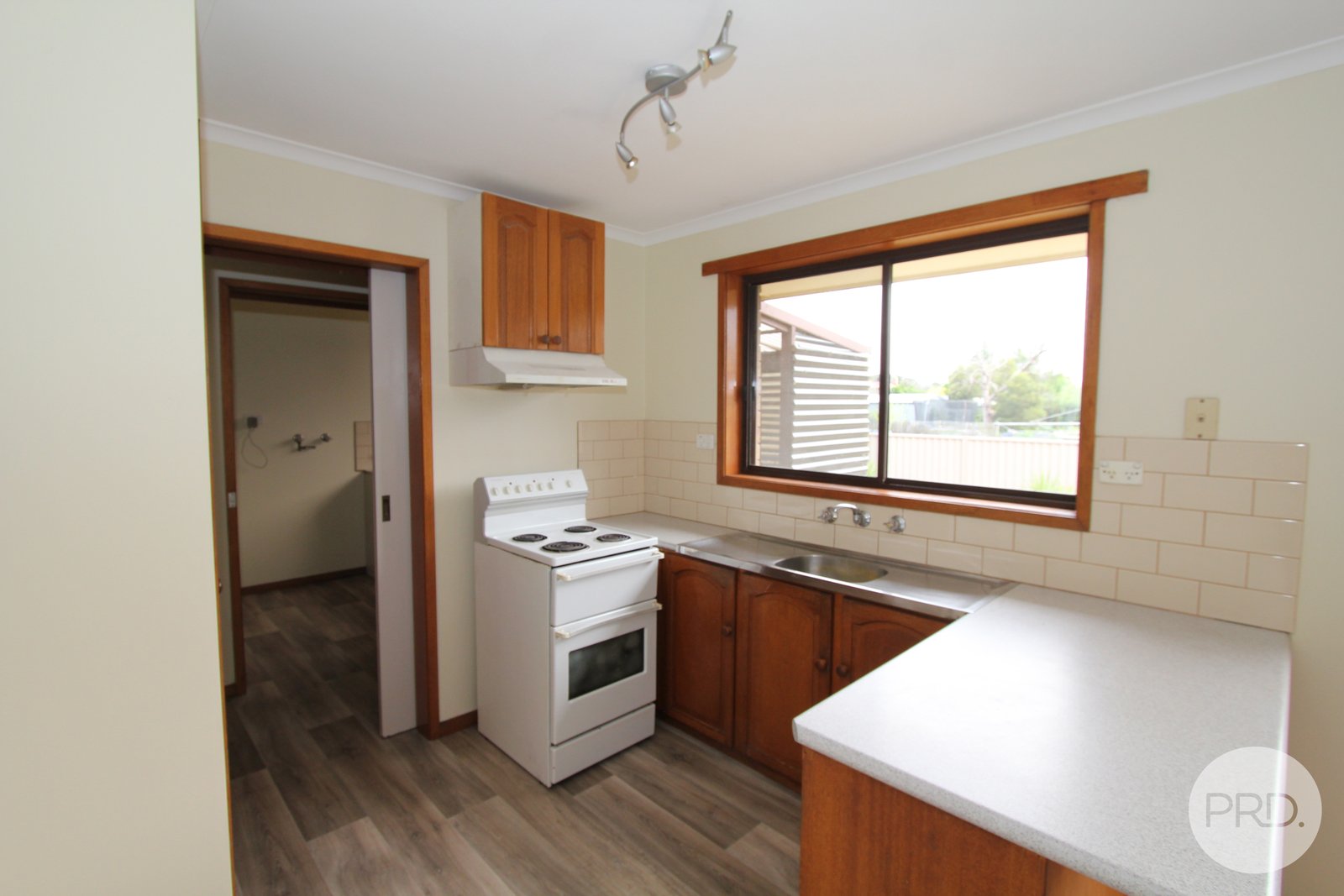 316 Kinnersley Avenue CANADIAN 7