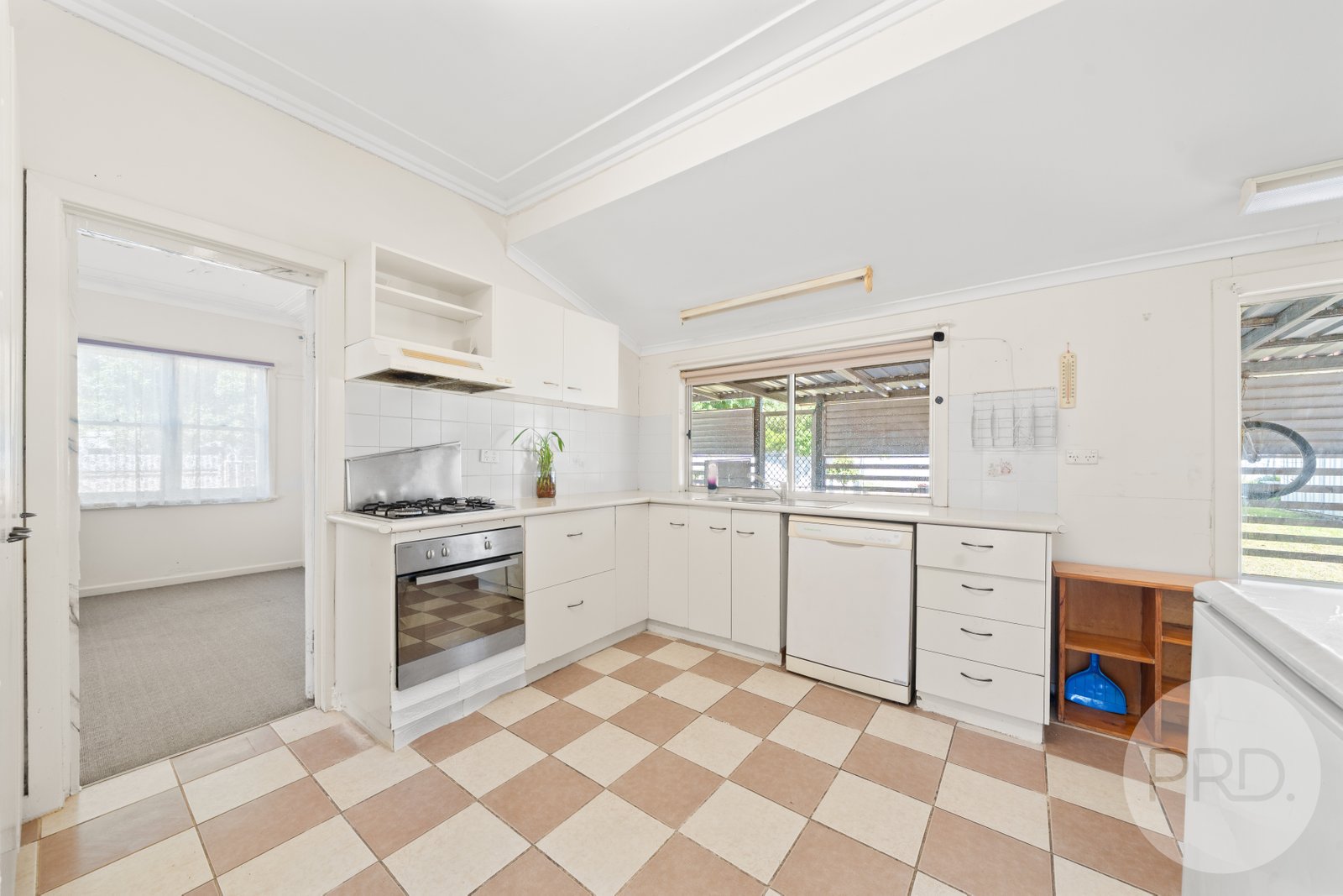 316 Lake Albert Road KOORINGAL 2