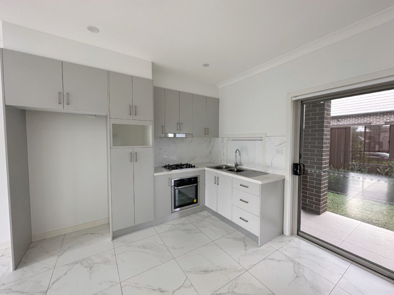 3/16 Lions Avenue LURNEA 3