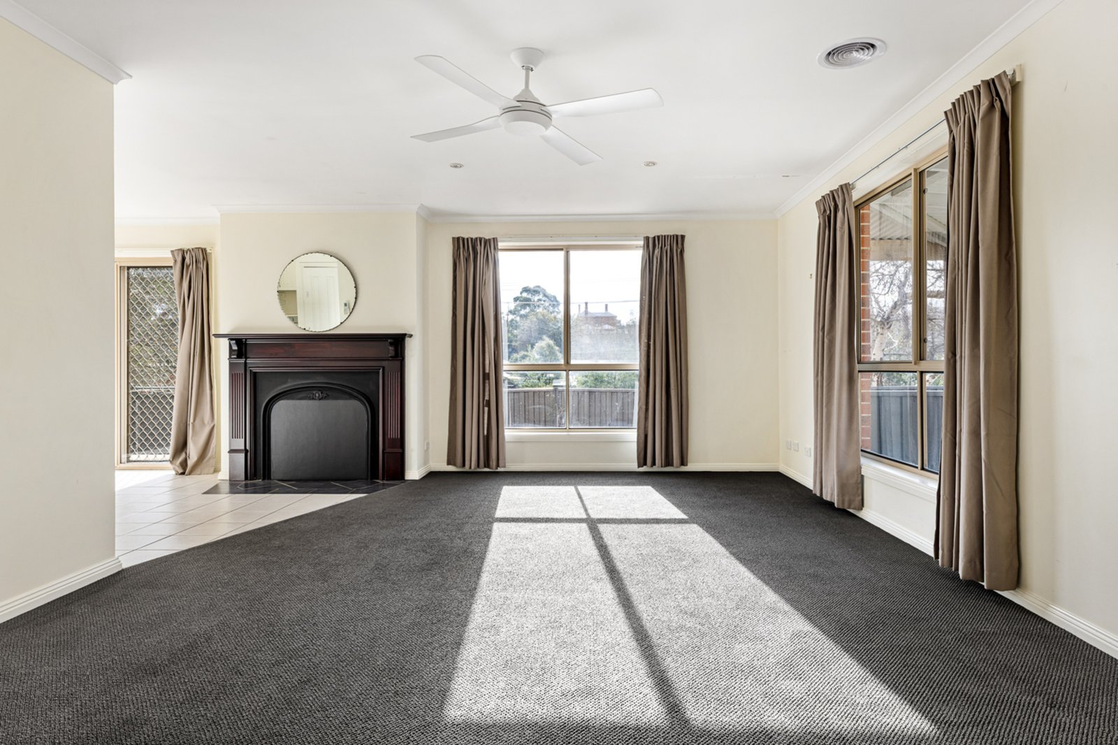 Gallery: 3/16 Queen Street South