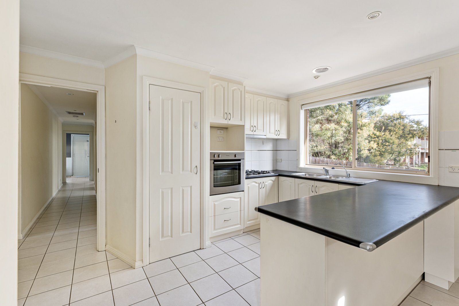 Gallery: 3/16 Queen Street South