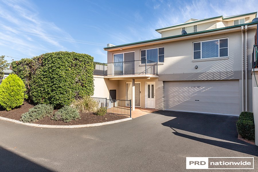 3/16 Rawson Avenue TAMWORTH 19
