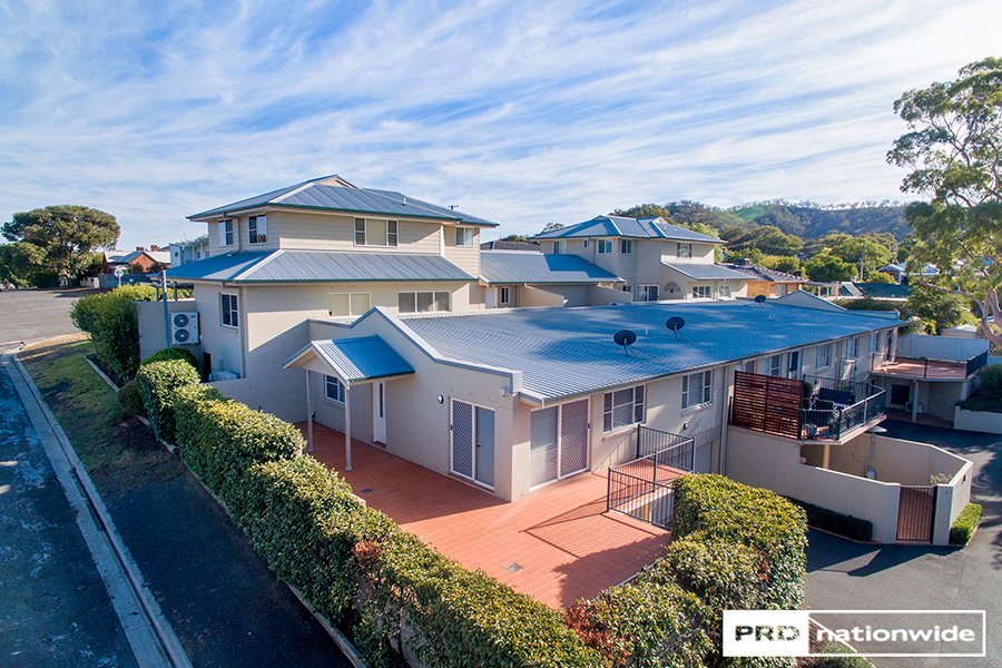 3/16 Rawson Avenue TAMWORTH 24