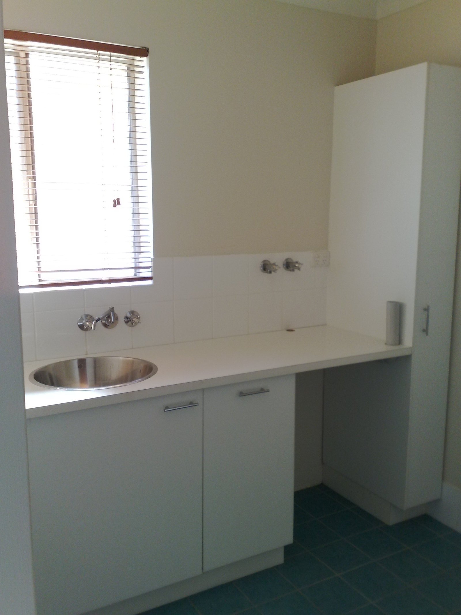 3/16 Riverton Street CLAYFIELD 8