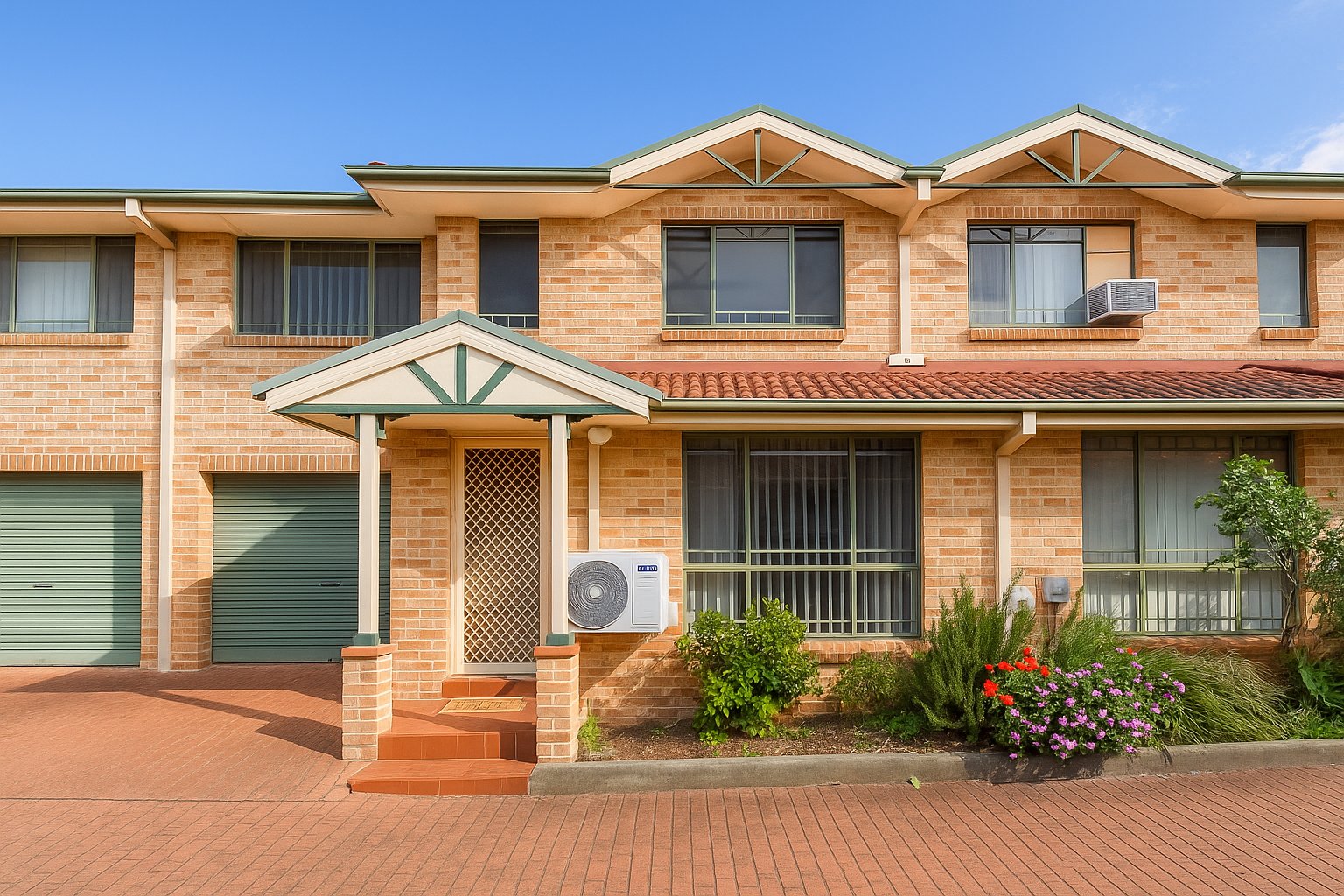 3/16 Thelma Street LURNEA 1
