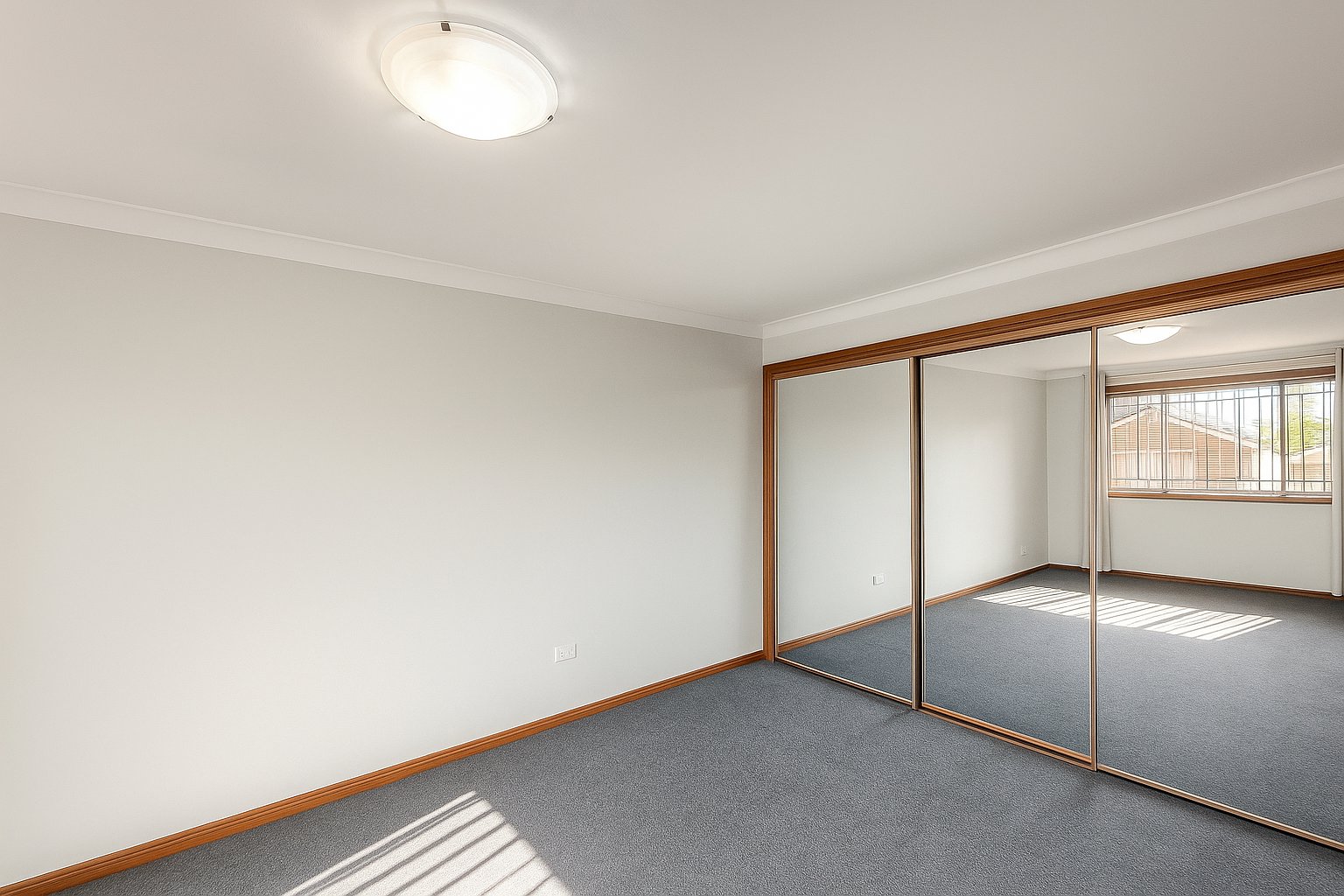 3/16 Thelma Street LURNEA 7