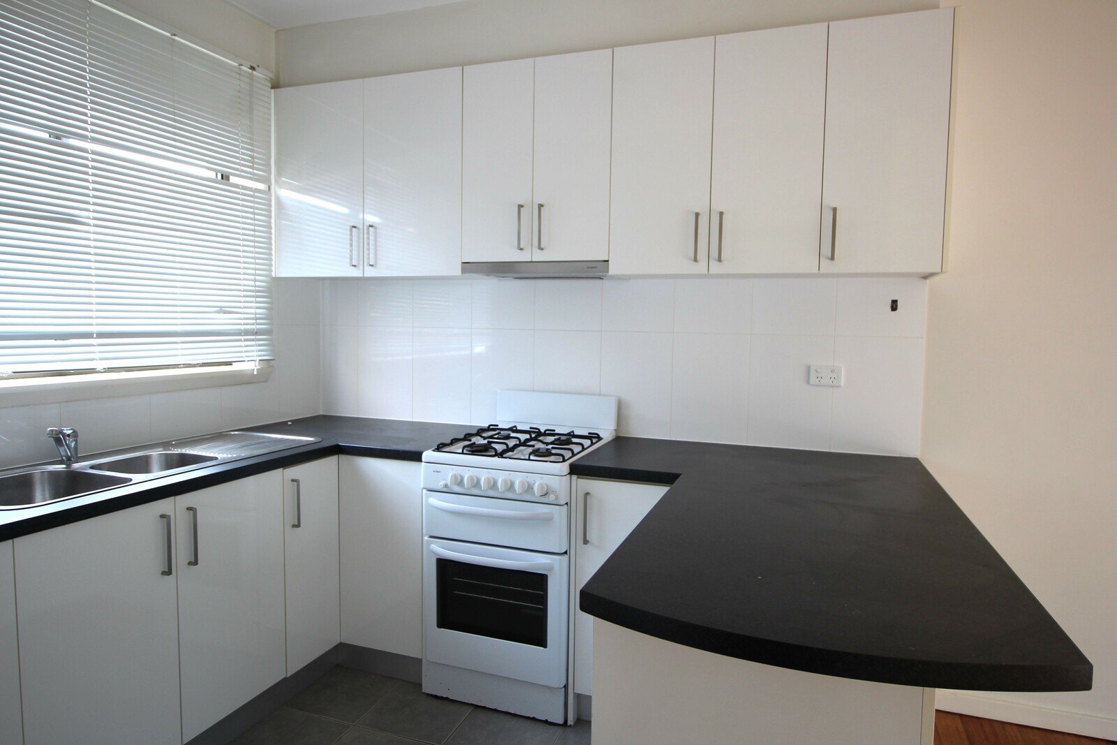 Gallery: 3/164 Warrigal Road