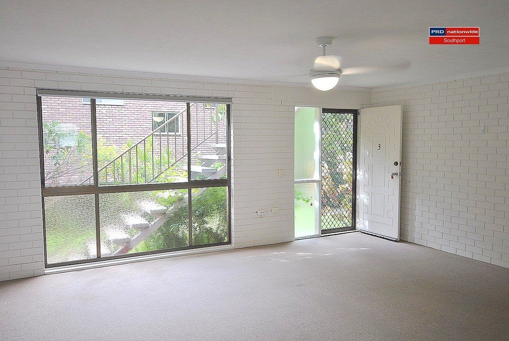 3/17 Huth Street LABRADOR 1