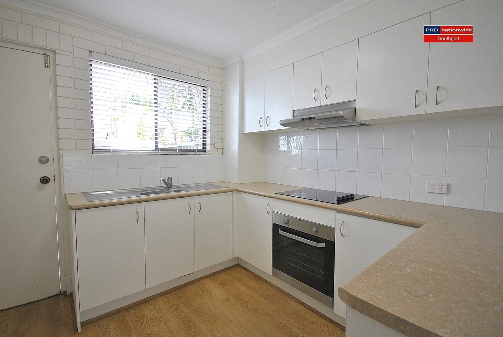 3/17 Huth Street LABRADOR 2