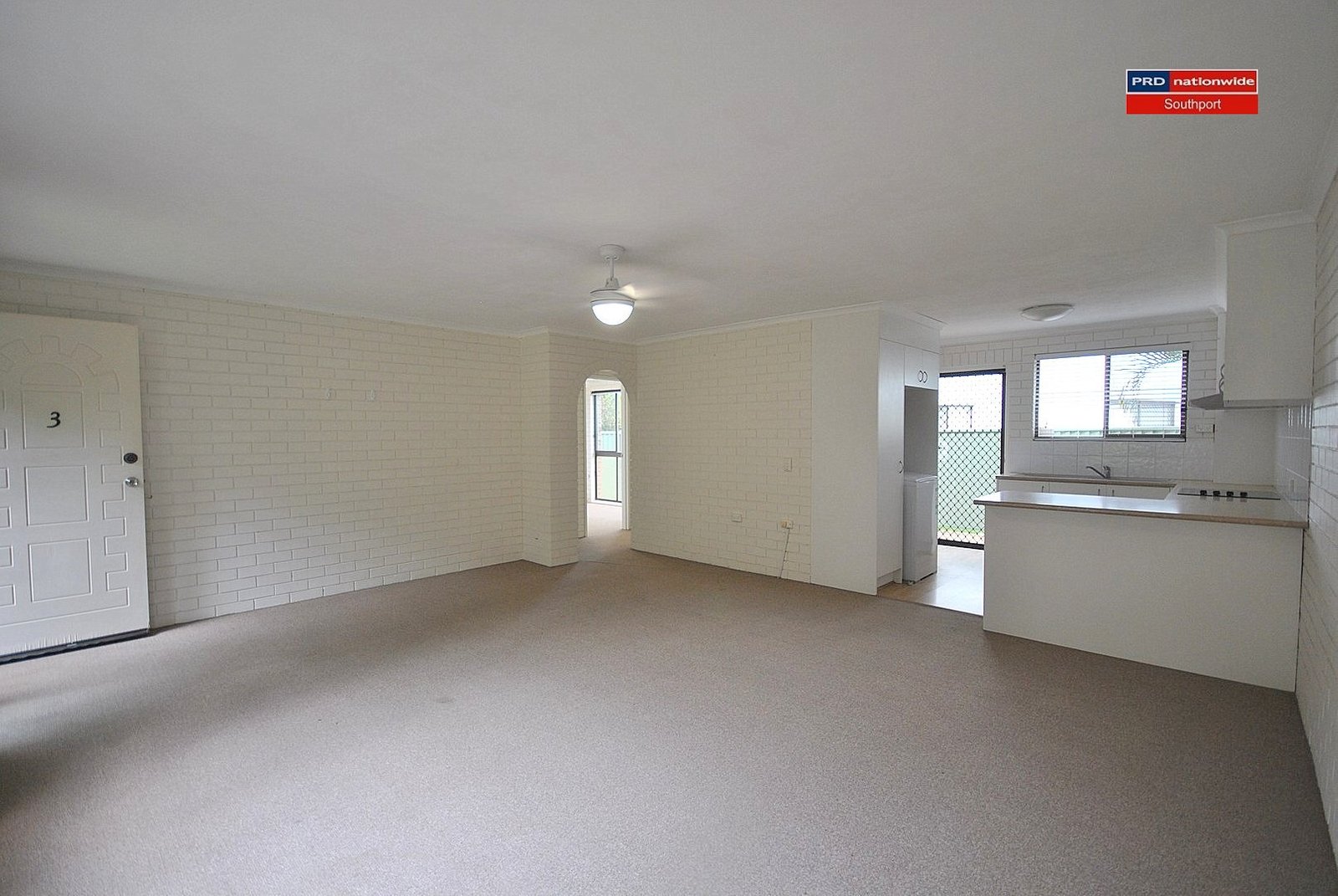 3/17 Huth Street LABRADOR 7