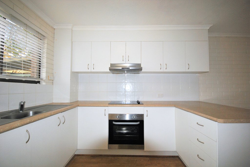3/17 Huth Street LABRADOR 1