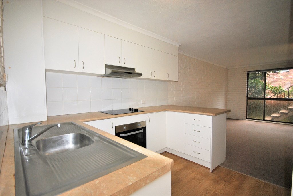 3/17 Huth Street LABRADOR 2