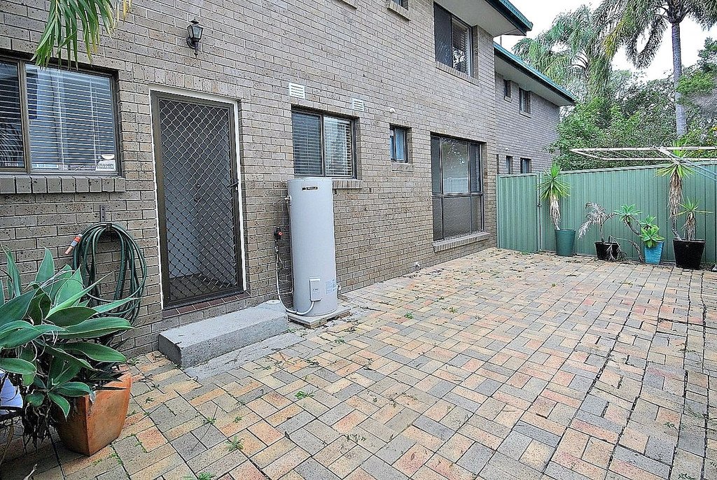 3/17 Huth Street LABRADOR 9