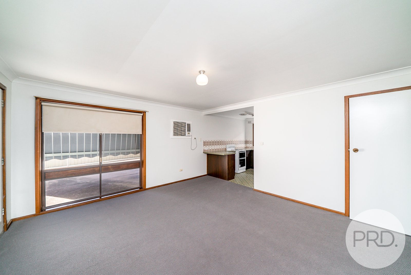 3/17 Nordlingen Drive TOLLAND 4