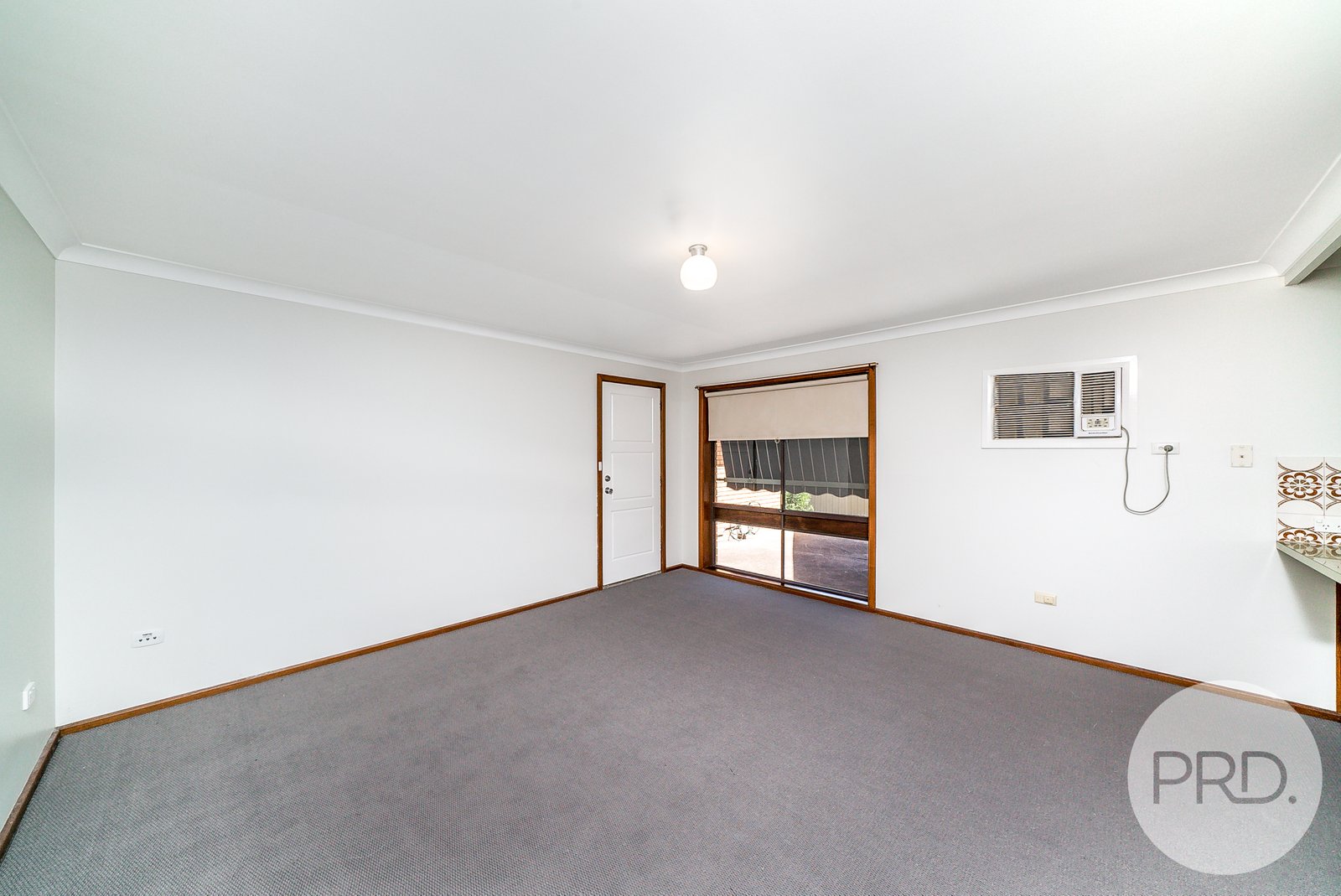 3/17 Nordlingen Drive TOLLAND 5