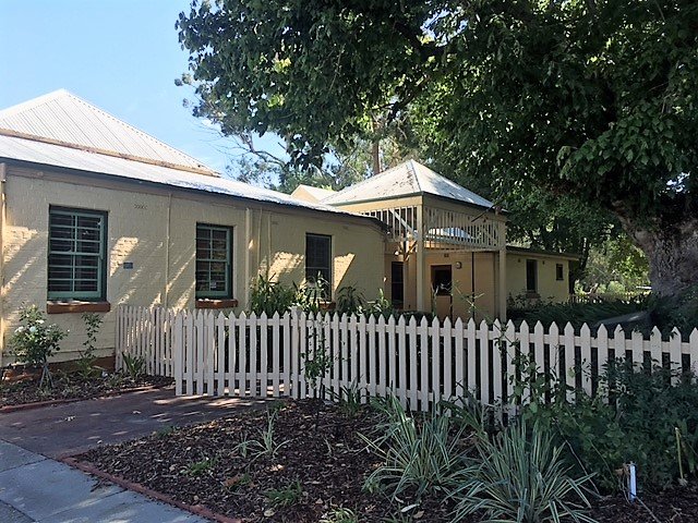 317 Wodonga Place SOUTH ALBURY 2