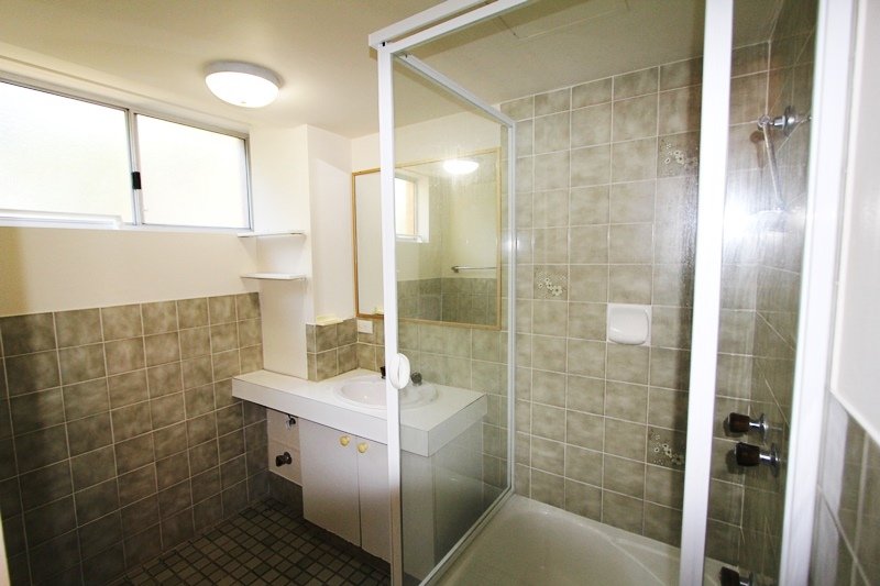 3/175 Muir Street LABRADOR 6