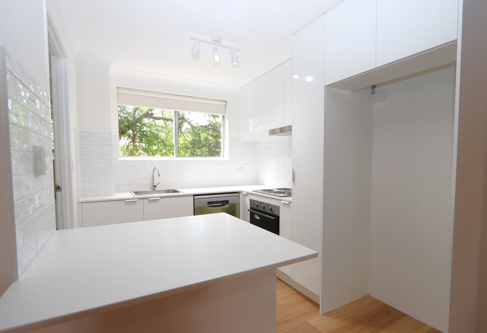 3/175 Muir Street LABRADOR 2