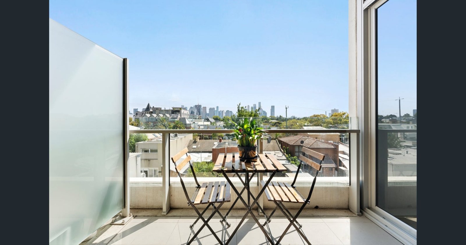 Gallery: 317/99 Dow Street