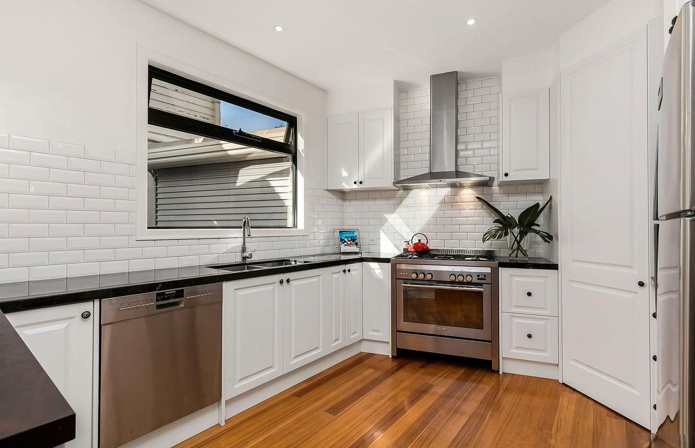 Gallery: 318 Esplanade East