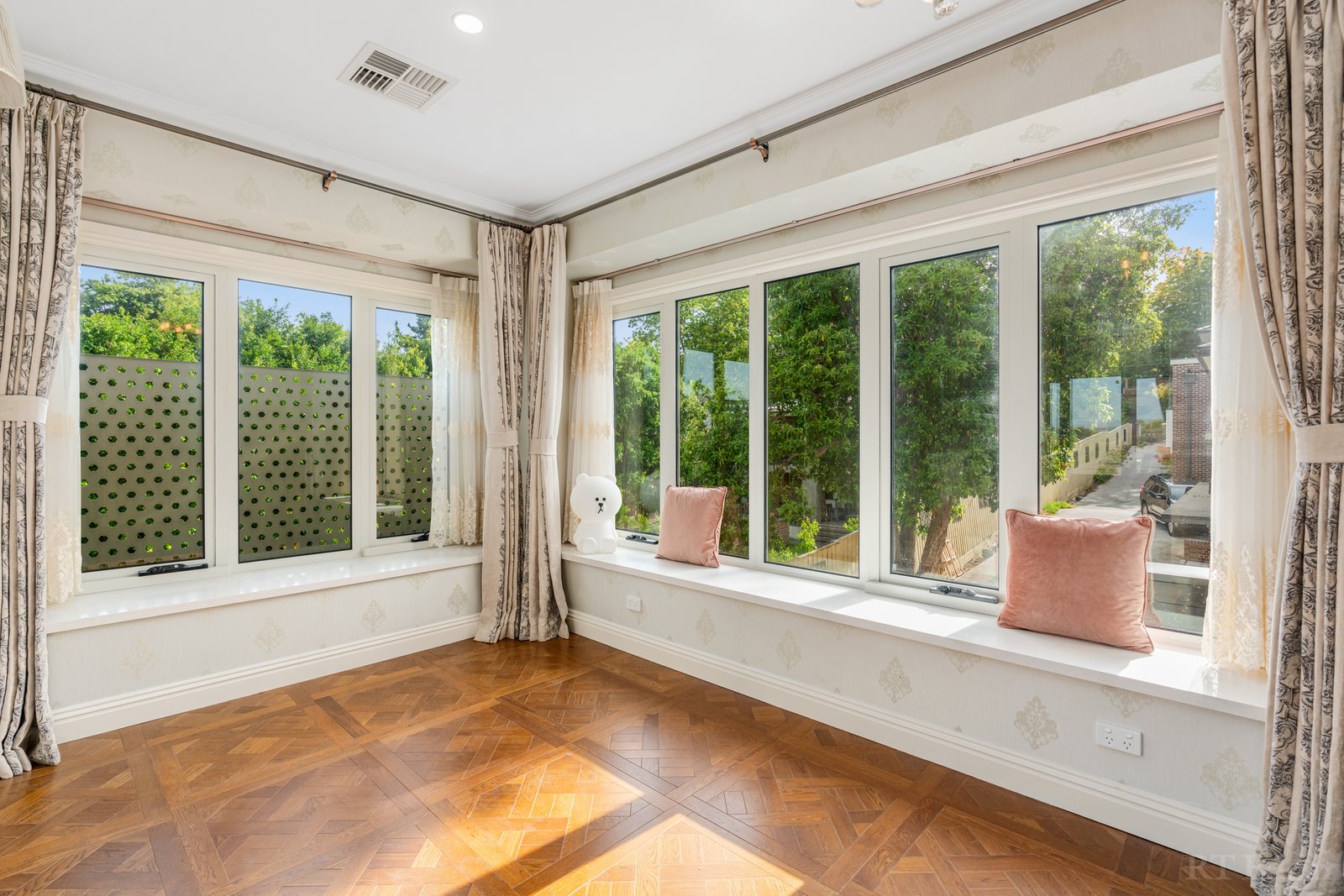 Real Estate and Property in 3/18 Grandview Road, Box Hill South, VIC