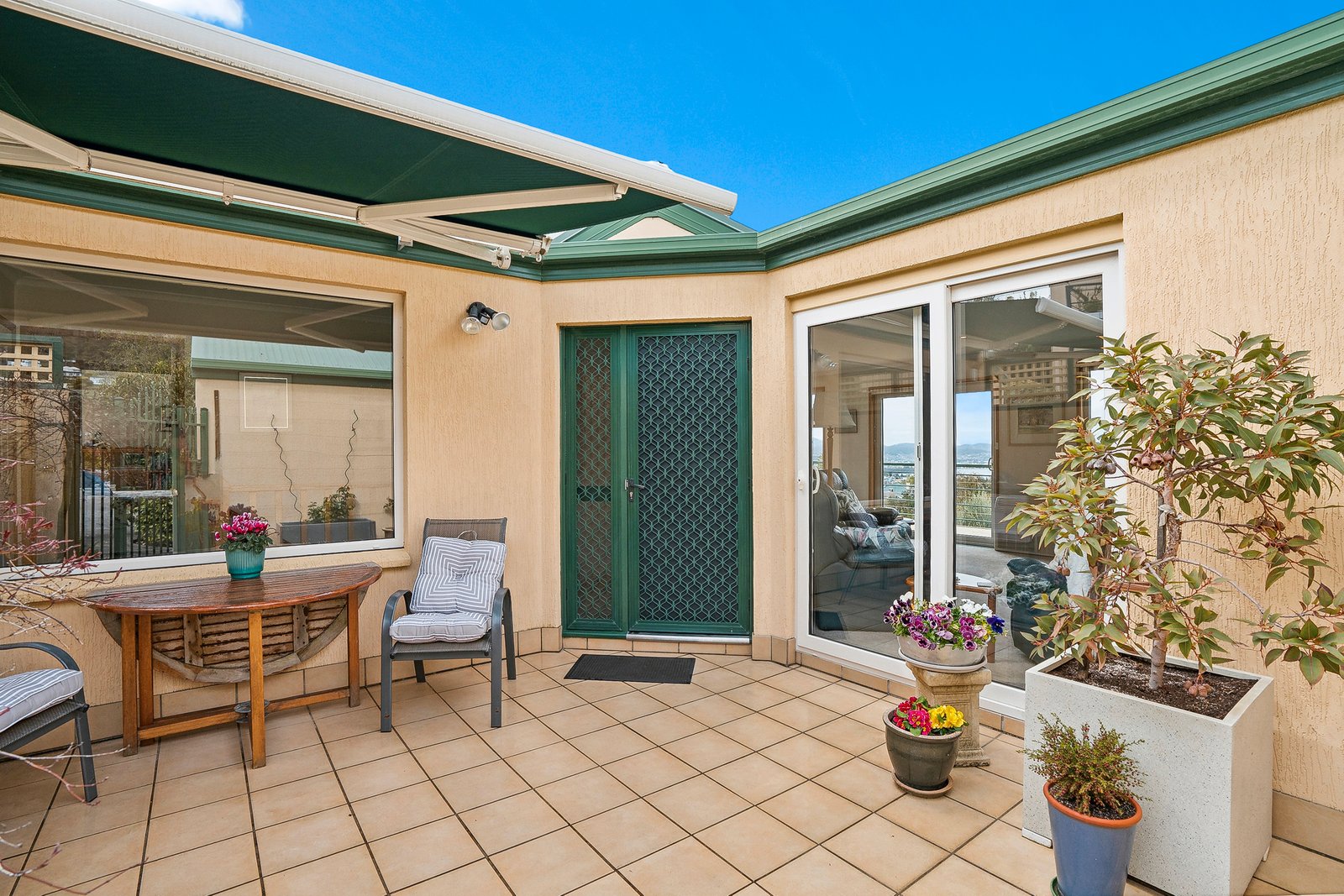 3/18 Hooper Crescent MOUNT STUART 1