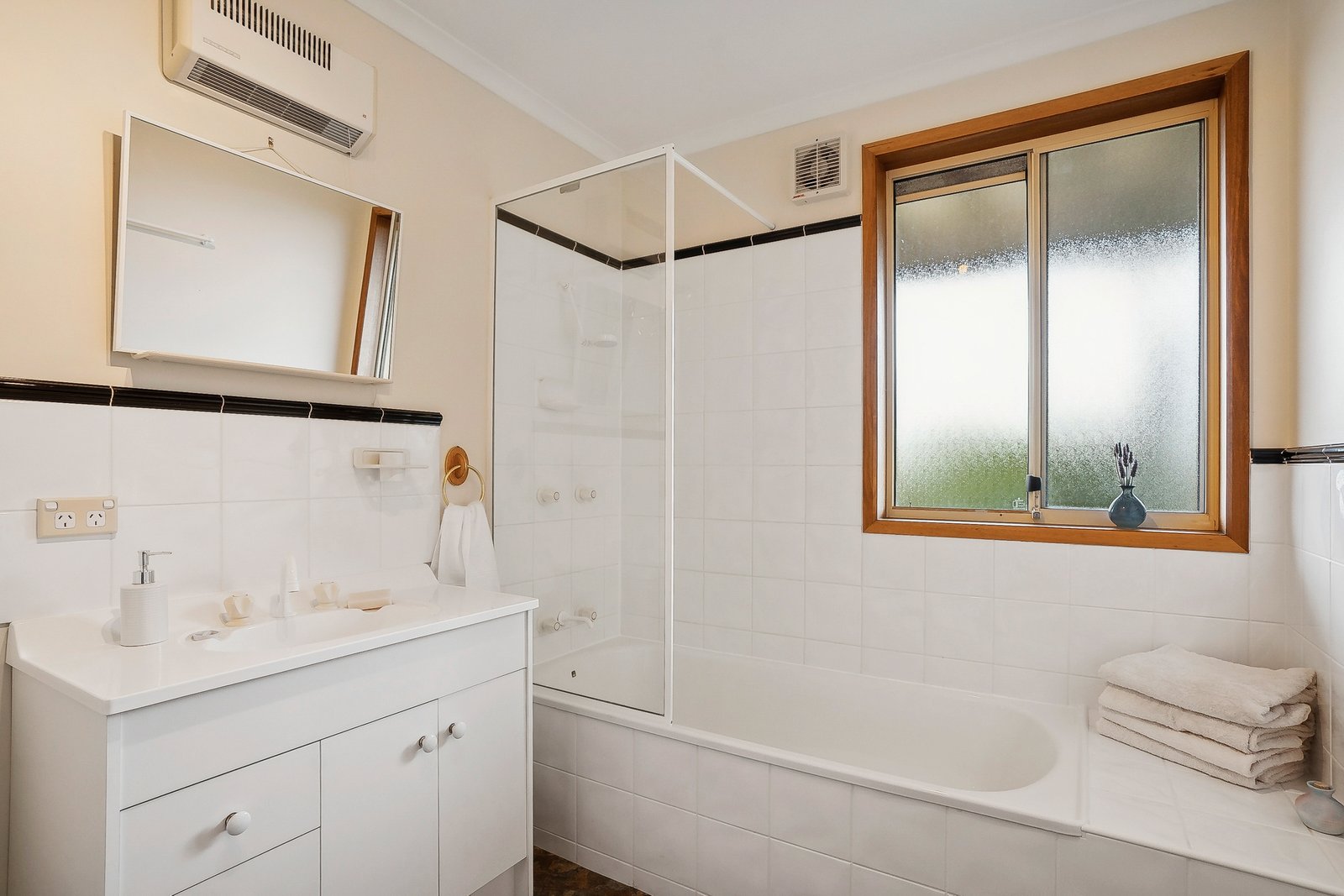 3/18 Hooper Crescent MOUNT STUART 10