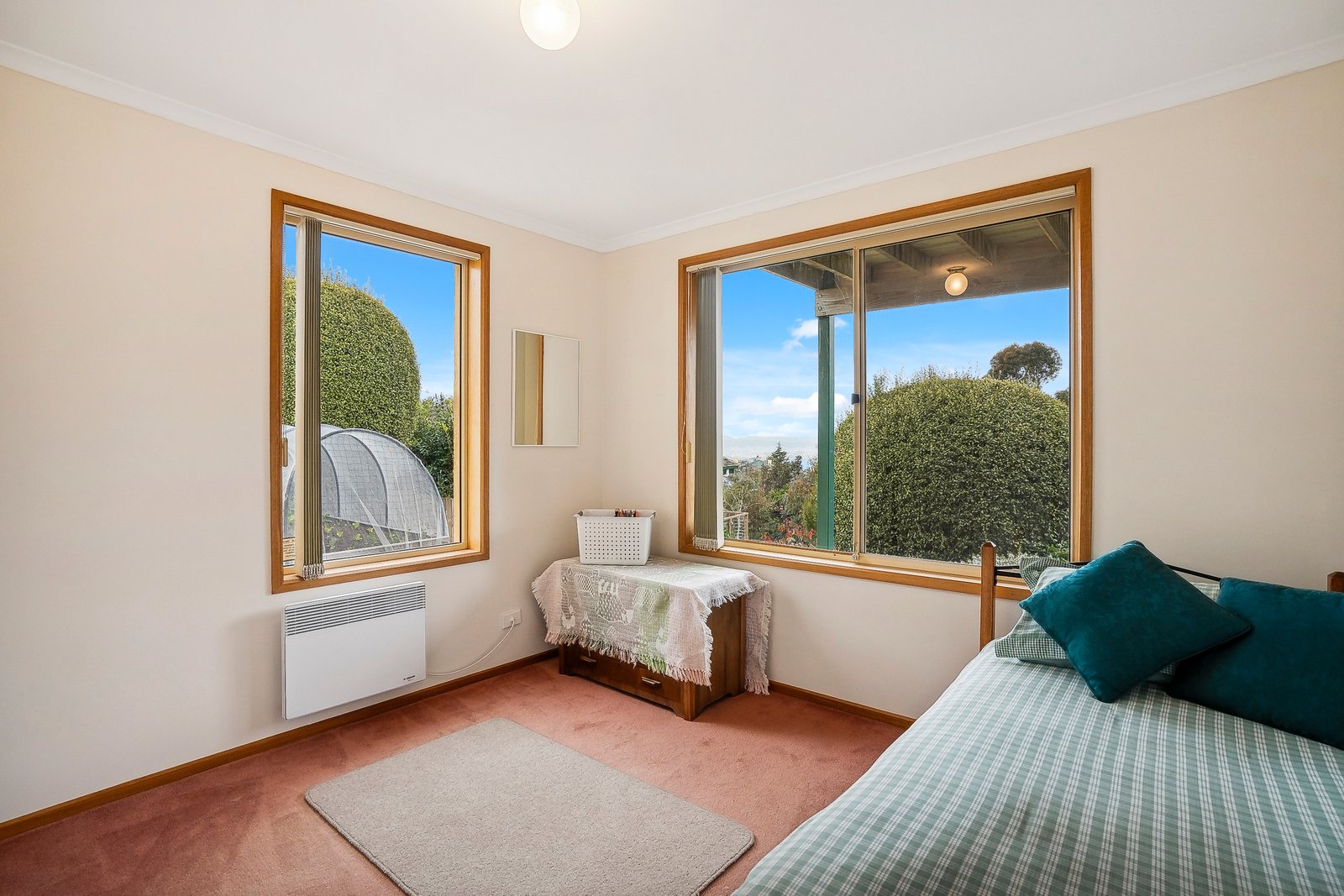 3/18 Hooper Crescent MOUNT STUART 8