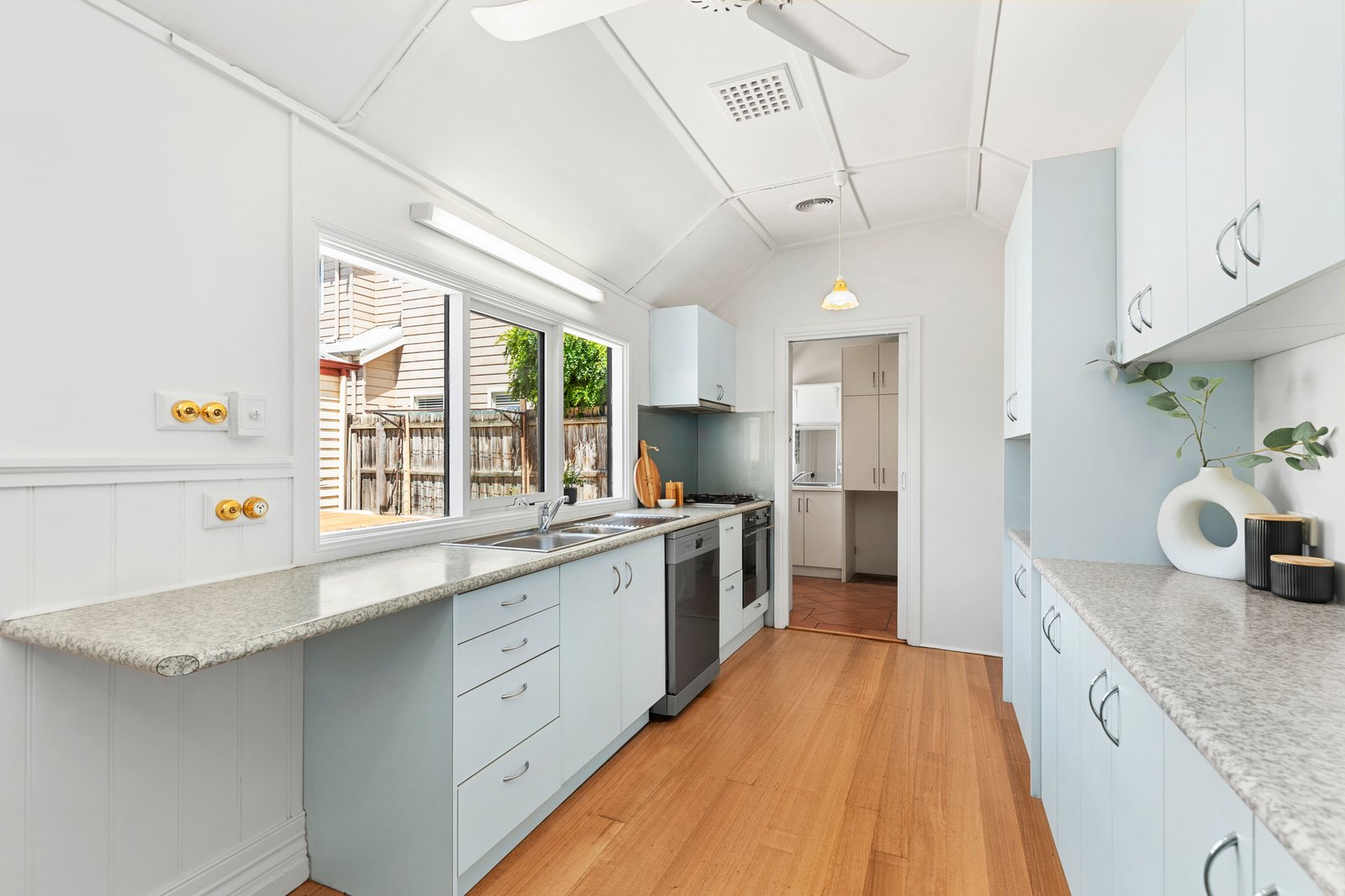 Gallery: 318 Latrobe Terrace