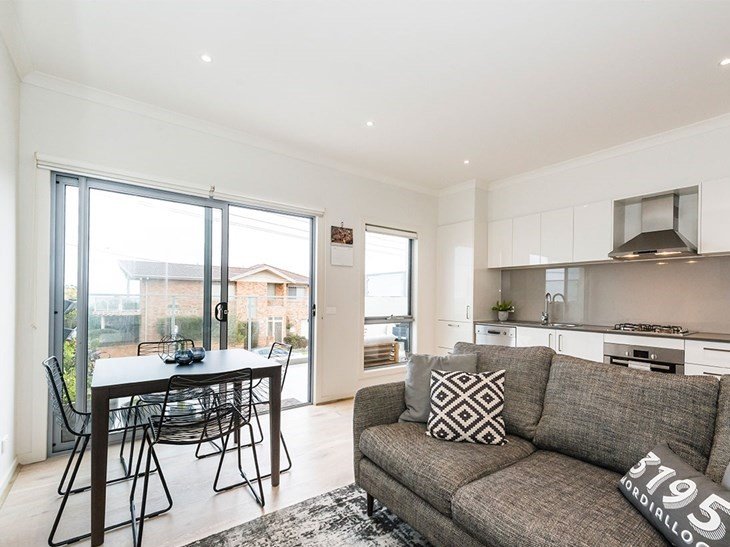 Gallery: 3/183 Beach Road