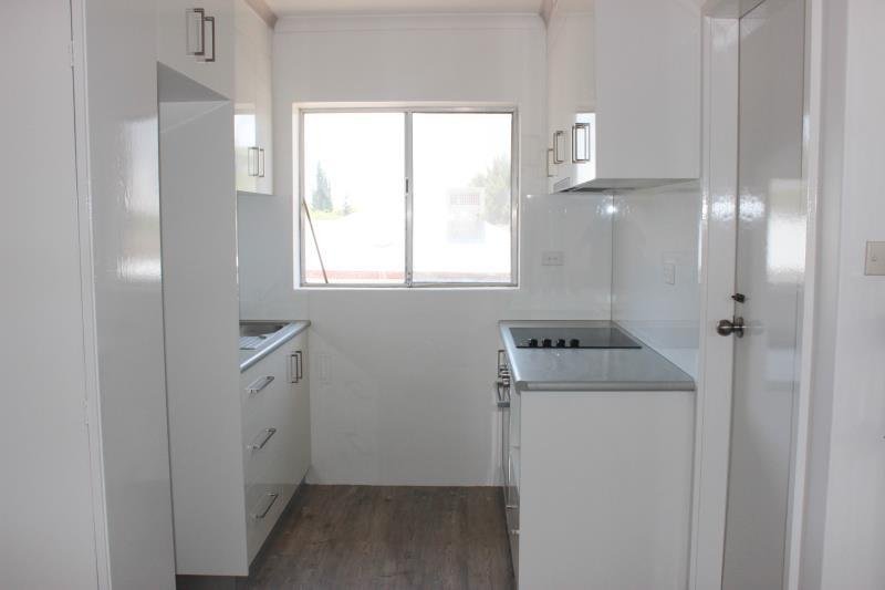 3/187 Lake Albert Road KOORINGAL 6