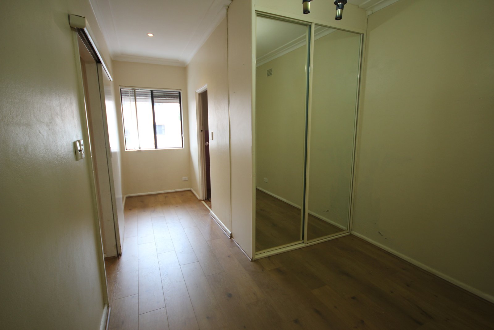 3/19 Regent Street KOGARAH 4