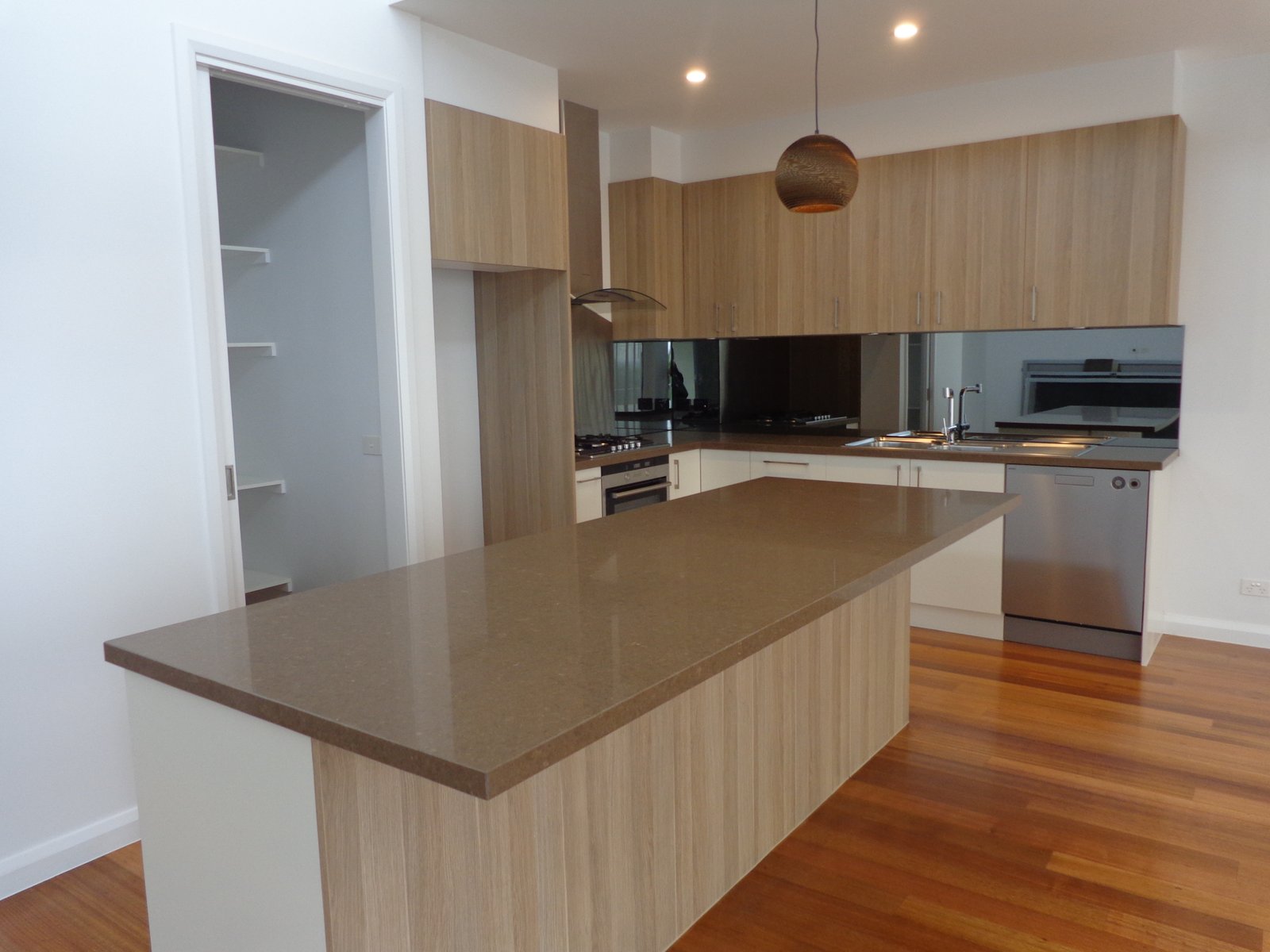 Gallery: 3/191 Beach Road