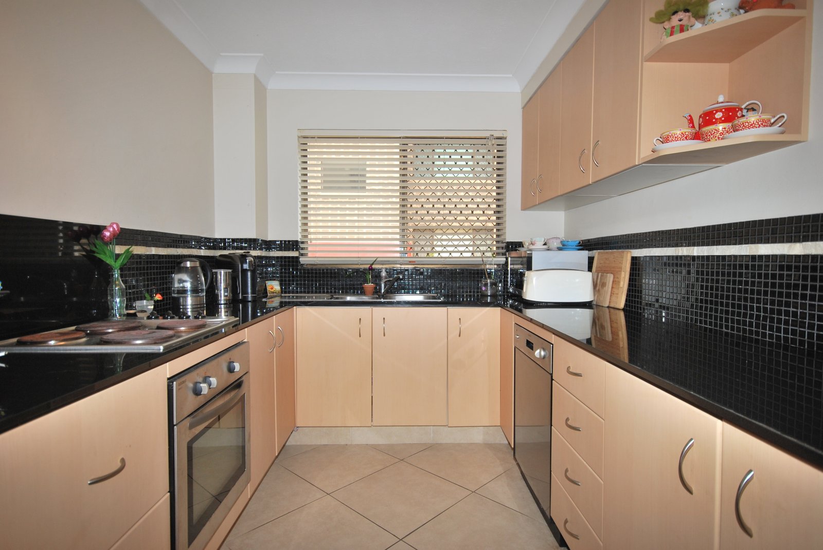 3/1933 Gold Coast Highway BURLEIGH HEADS 2