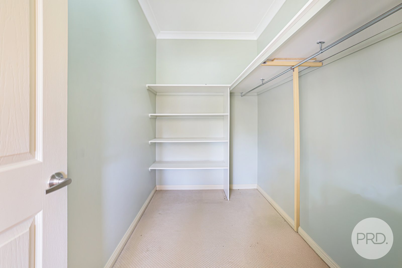 31A Pages Lane TAMWORTH 27