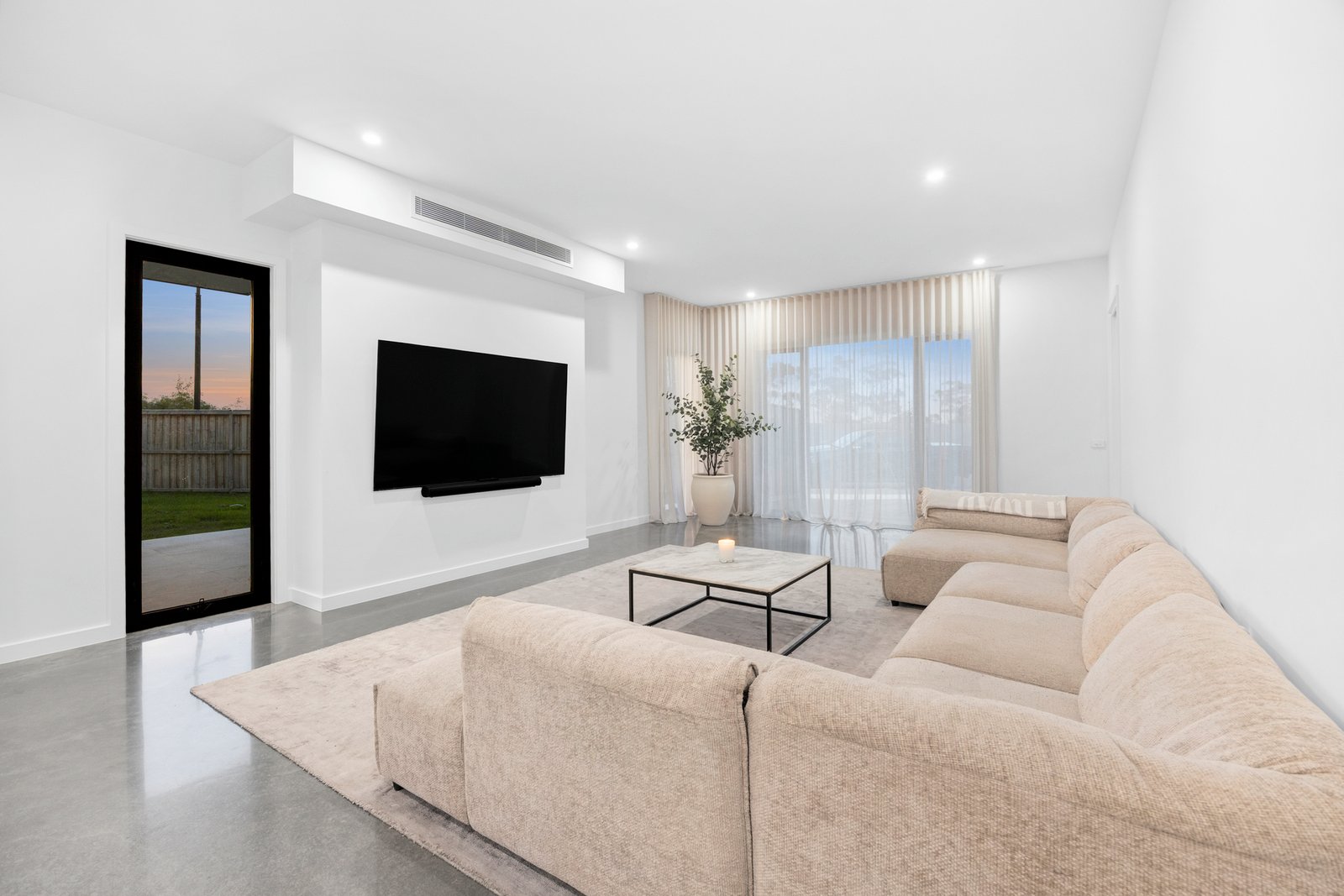 Gallery: 32-34 Queensridge Grove
