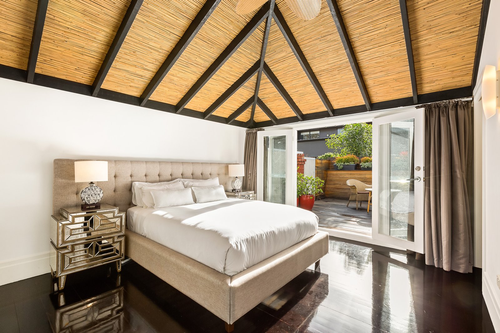 Gallery: 32 Acland Street