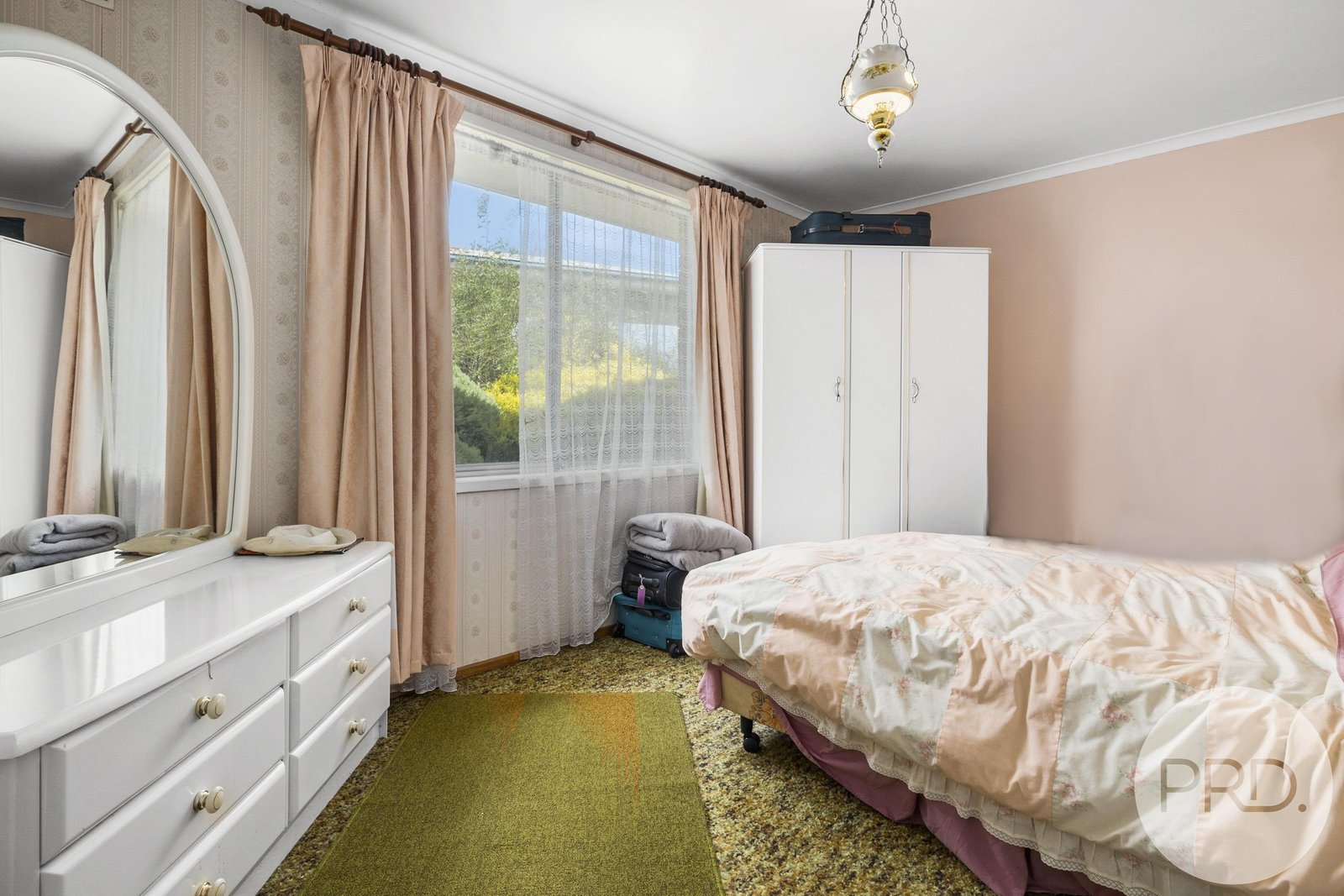 32 Albion Road BRIDGEWATER 8