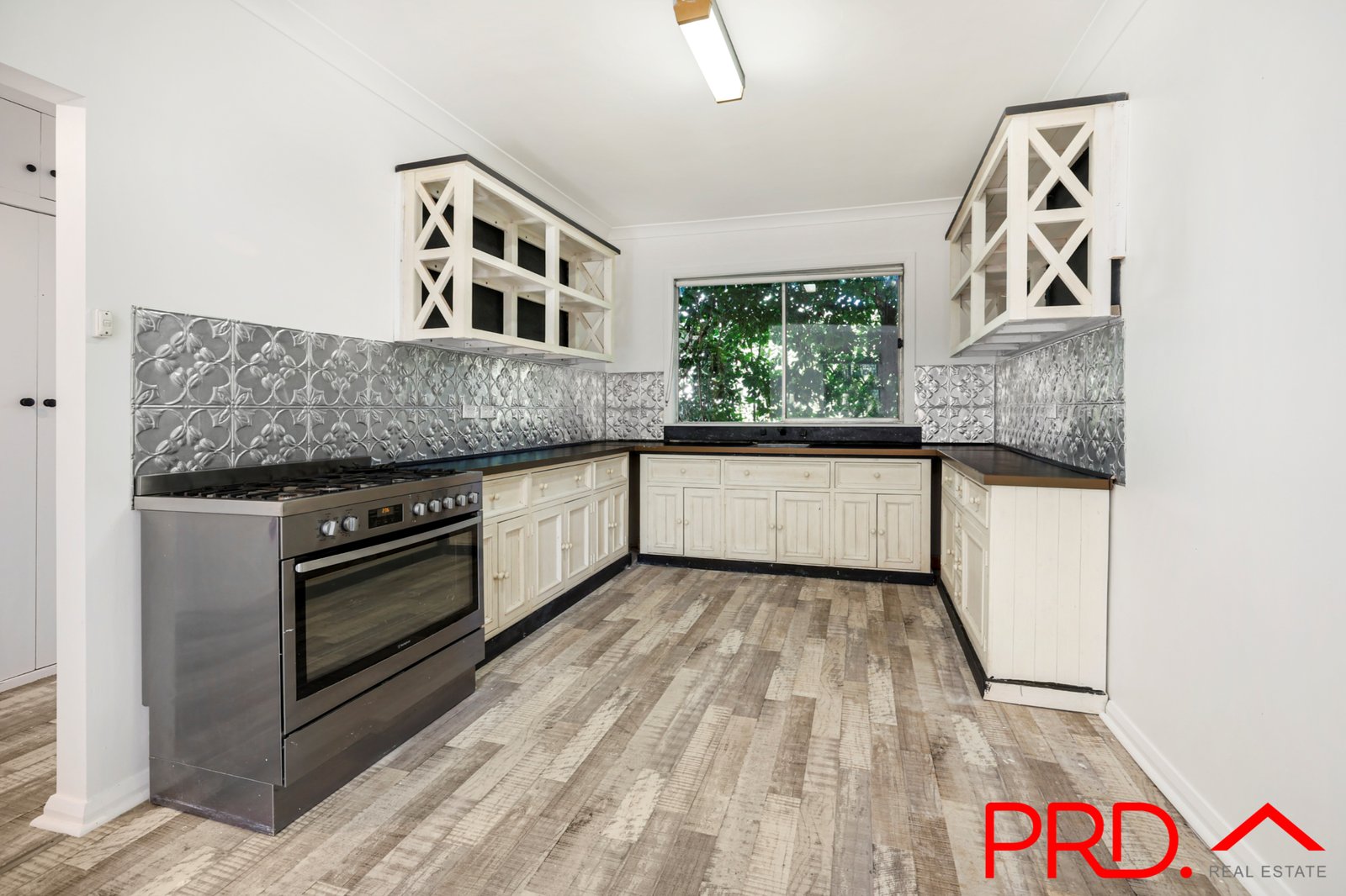 32 Anthony Road TAMWORTH 9