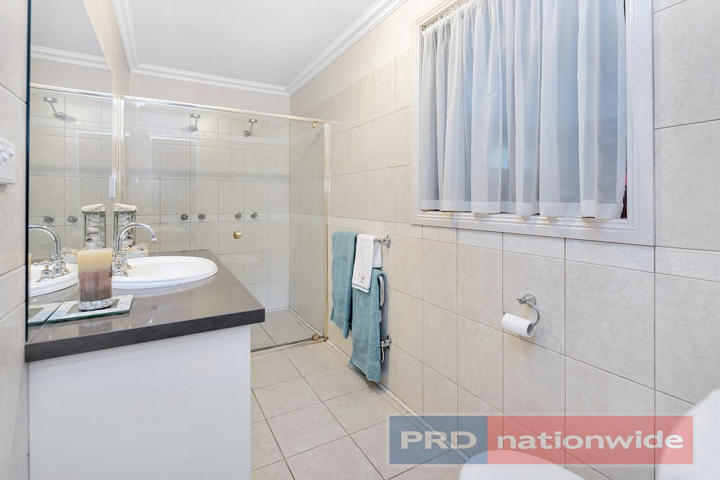 32 Ballantyne Lane YENDON 9